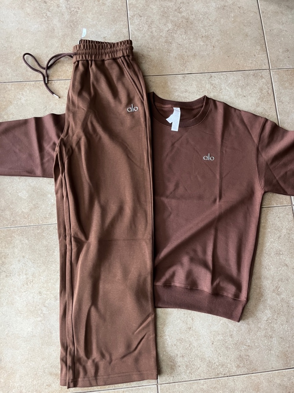 ALO Yoga Brown Sweatshirt and Joggers Set